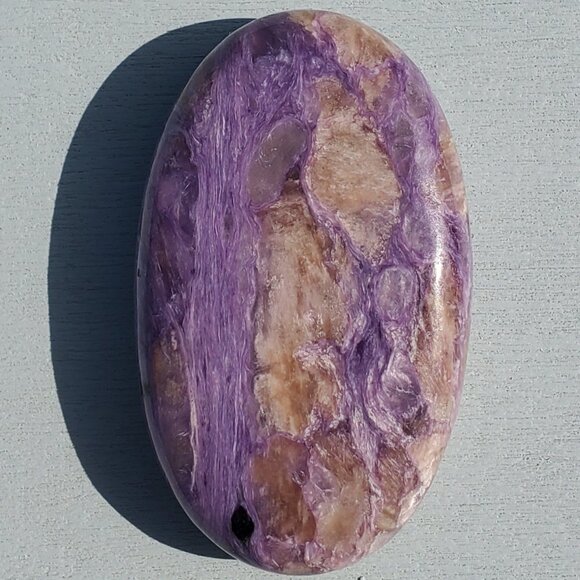 Charoite Oval Palm Stone from Syberia (D1) - Picture 3 of 4